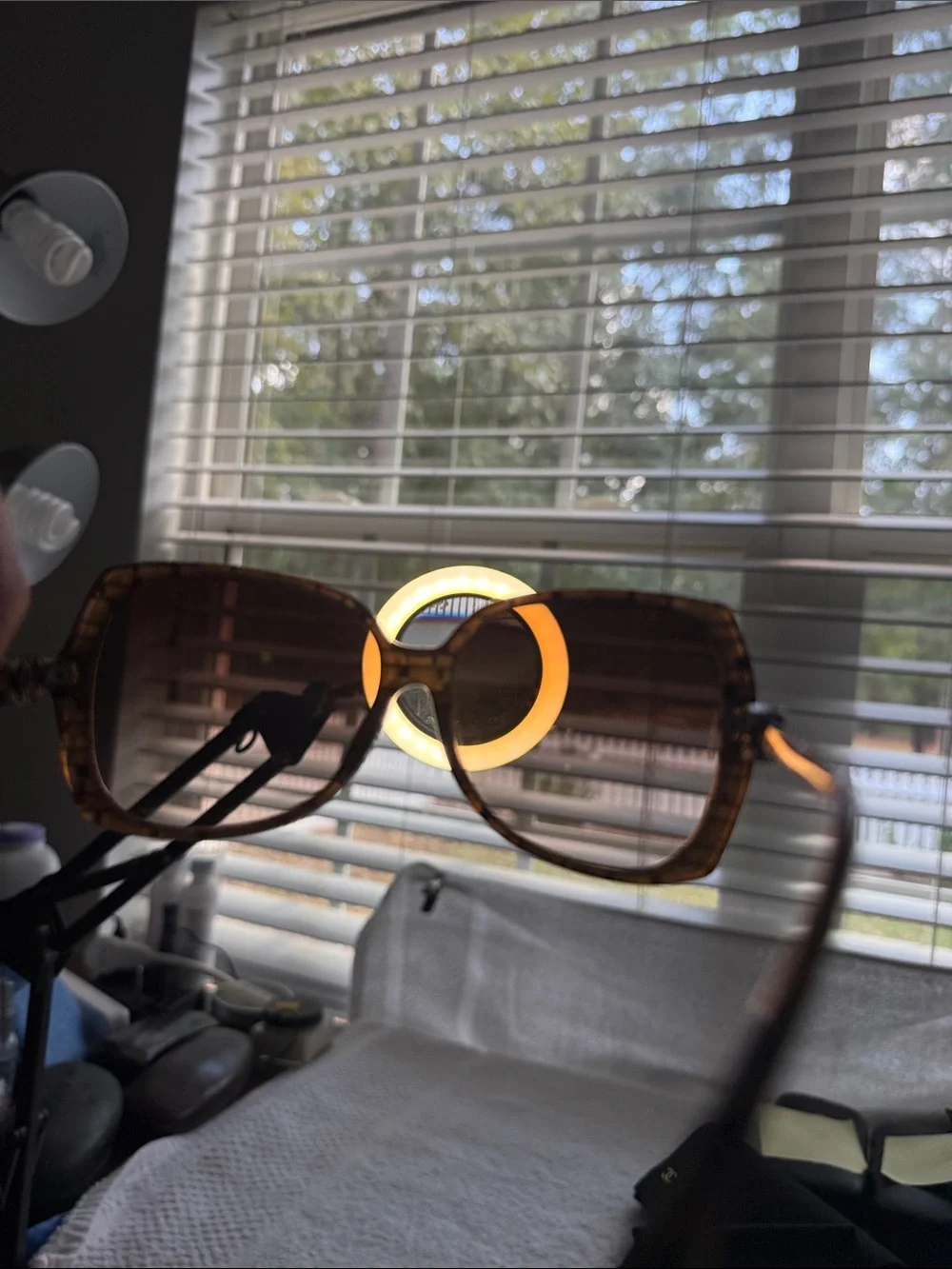 CHANEL elegant sunglasses